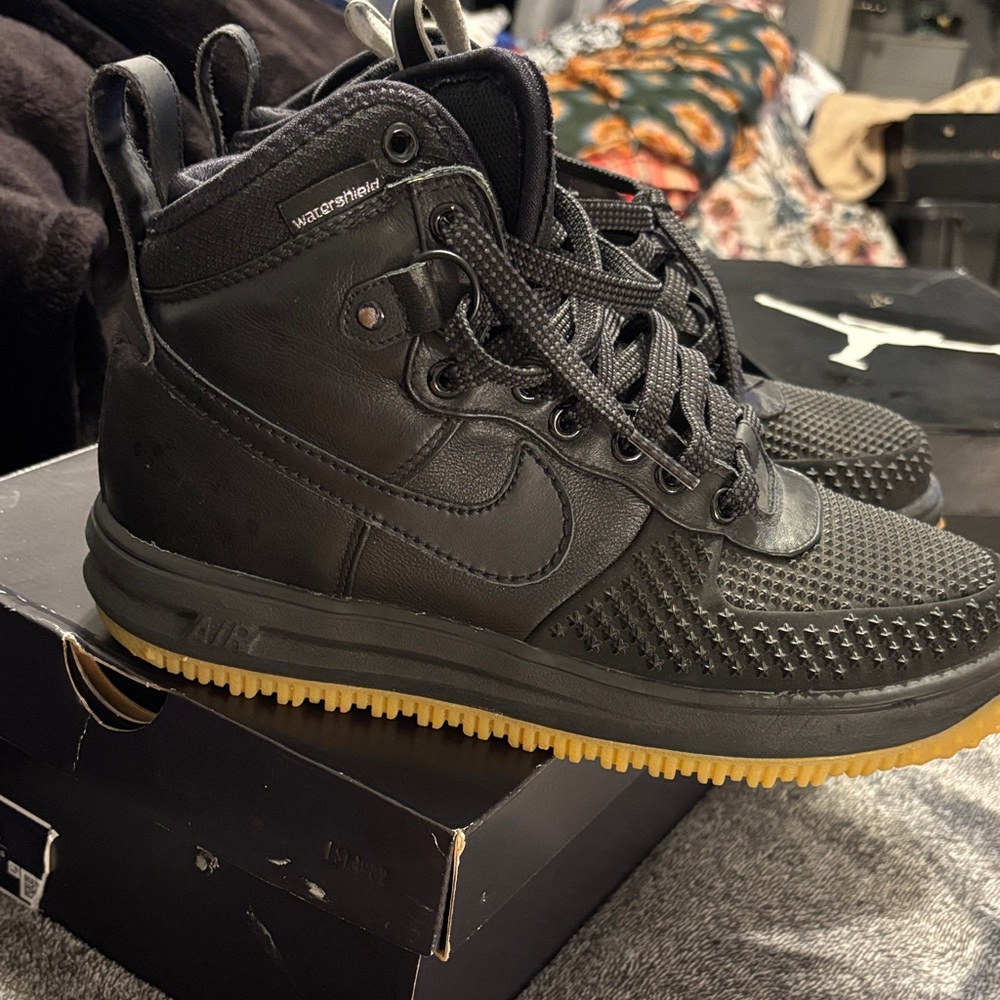Nike Men's Black and Brown High-Top Sneakers